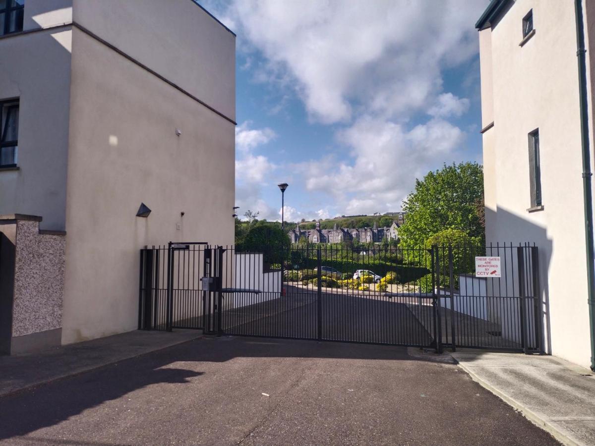Crescent Apartments Homestay Cork Dış mekan fotoğraf