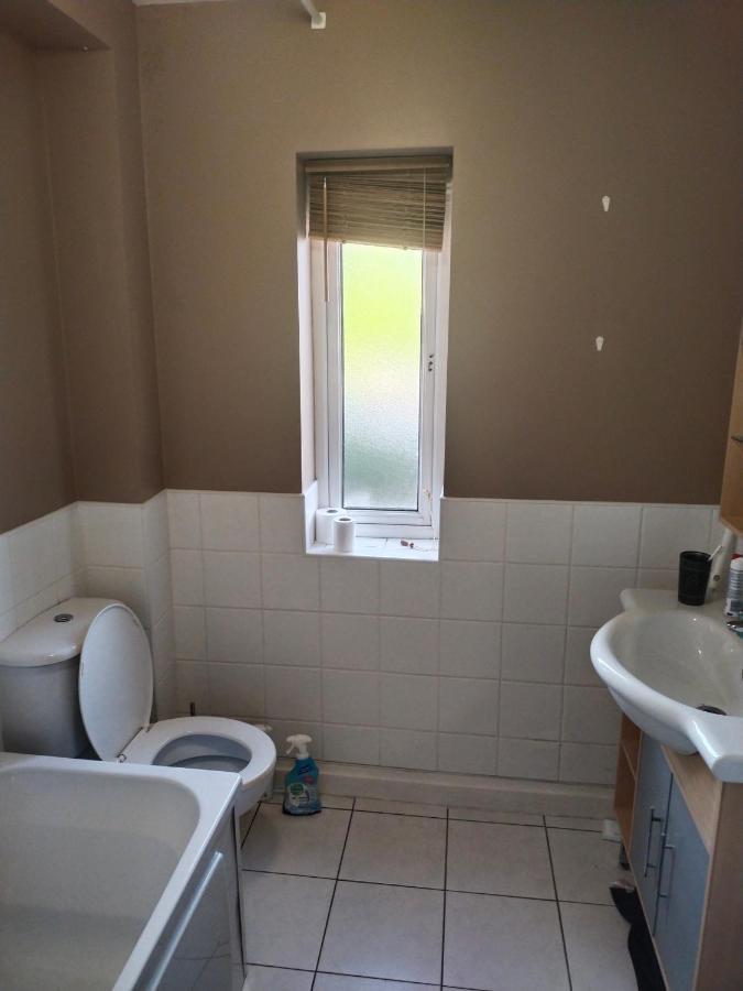 Crescent Apartments Homestay Cork Dış mekan fotoğraf