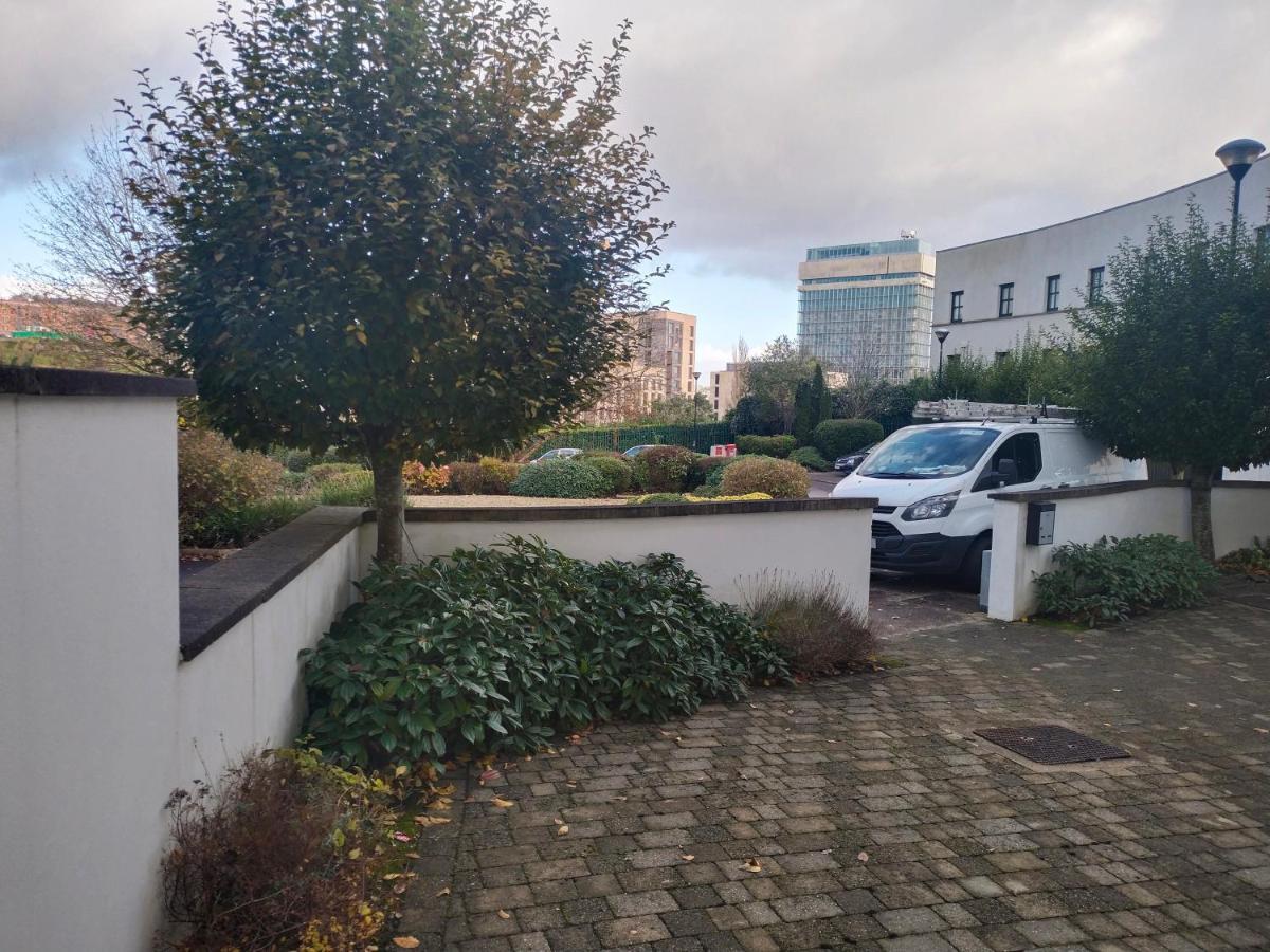 Crescent Apartments Homestay Cork Dış mekan fotoğraf