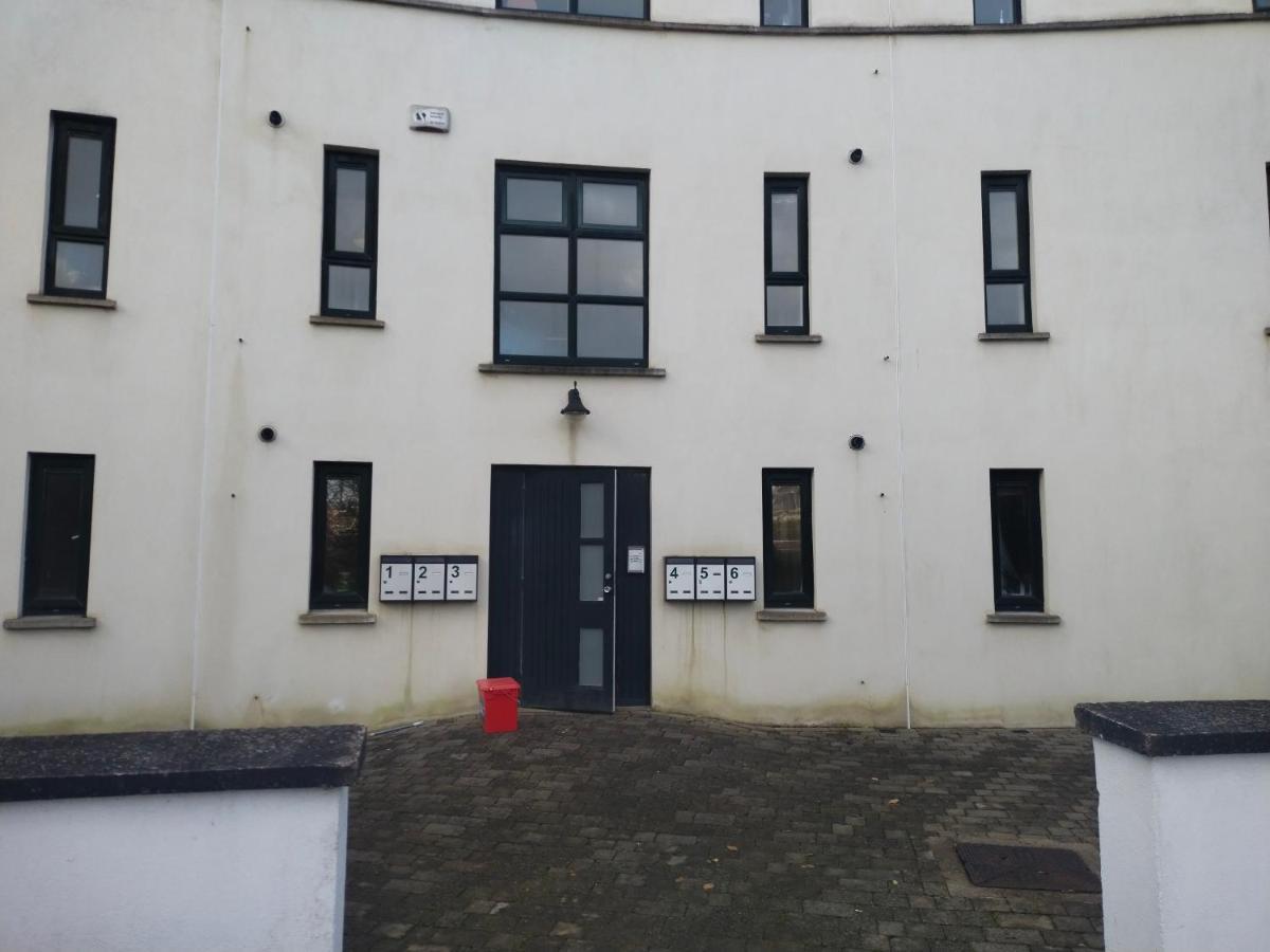 Crescent Apartments Homestay Cork Dış mekan fotoğraf